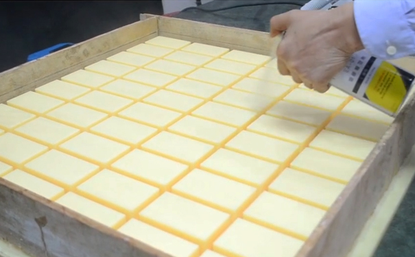 模具硅橡膠操作為什么要用脫模劑？