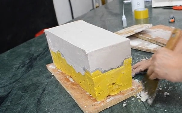 模具硅橡膠成型后怎樣制作外模？